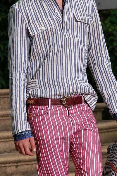 Look 16